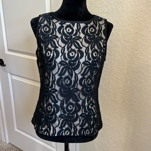 Banana Republic Tops - Banana Republic lace top